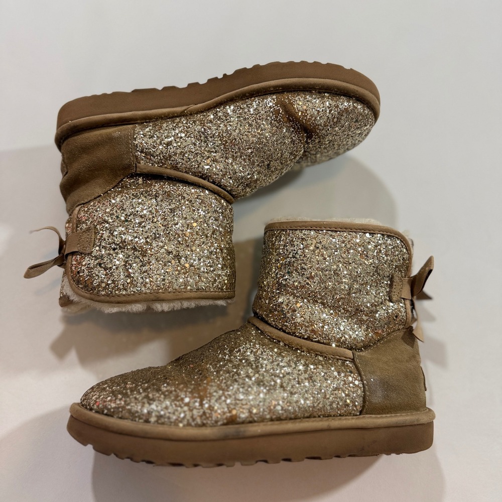 UGG Bailey Bow Glitter Boots Womens 8 Gold Shimmer Sparkle Ankle Booties